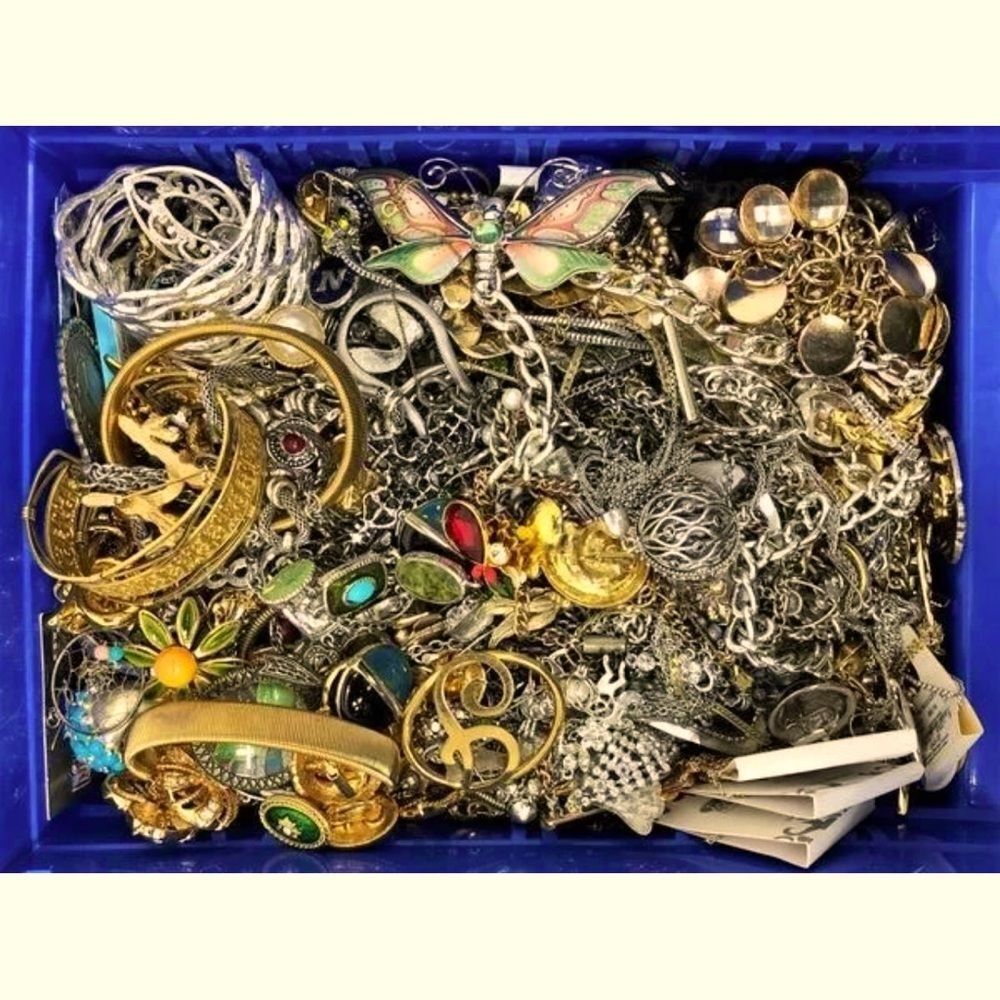 3 LB Jewelry Mystery Box | Vintage to Now, Gold Silver Tone, Wearable Estate Lot - Picture 8 of 11